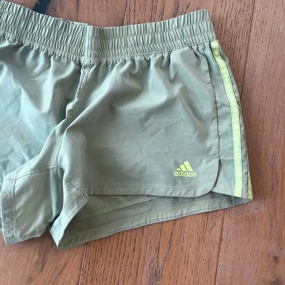 Adidas Women Shorts Medium Green Lightweight Athletic Sporty Lounge - Picture 3 of 5